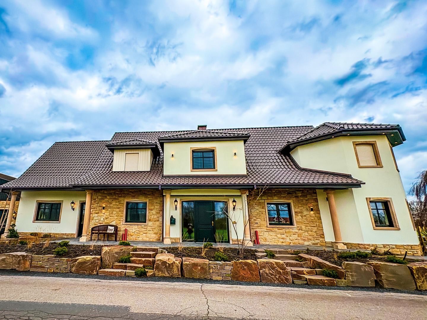 Elegante Putzfläche, ruhige Linien